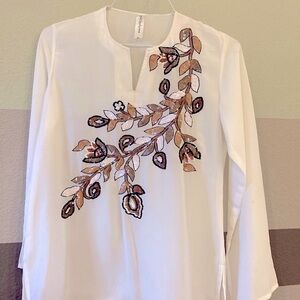 Beautiful Top. Georgette. White with Sequins. Elegant. NWOT. Size Large?